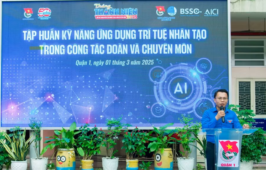 Anh Nguyễn Hàn Dũng tổ chức nhiều buổi tập huấn, ứng dụng AI vào công tác Đoàn, công việc chuyên môn, giúp đoàn viên hiểu và ứng dụng công nghệ vào thực tiễn