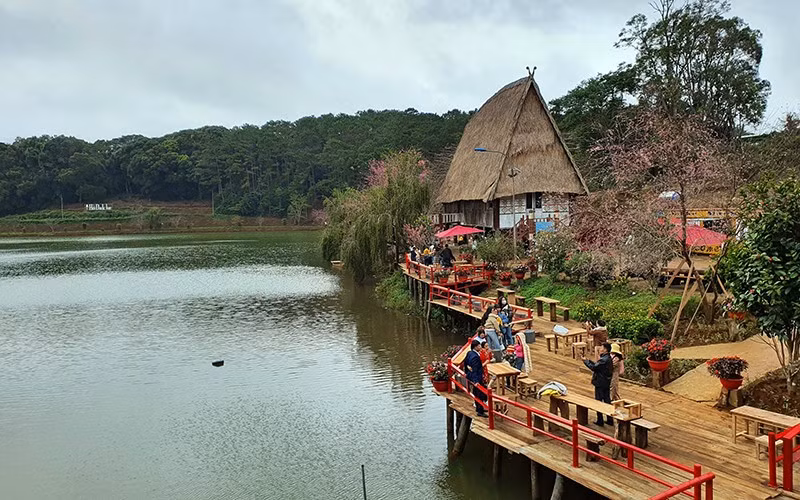 Hồ Đăk Ke (Măng Đen) là điểm đến thu hút du khách tham quan.