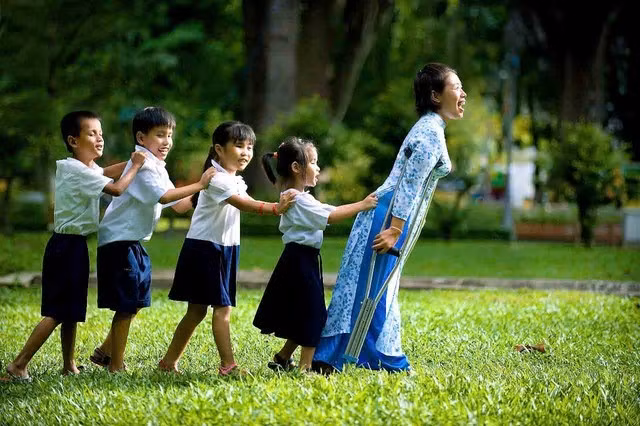 Cô Trần Ngọc Điệp - ngọn nến dẫn đường cho học trò khiếm thị