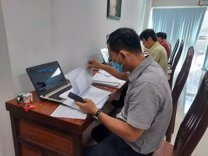 Công chức, viên chức được hưởng trợ cấp nếu chuyển sang làm việc tại các tổ chức không hưởng lương thường xuyên từ ngân sách nhà nước