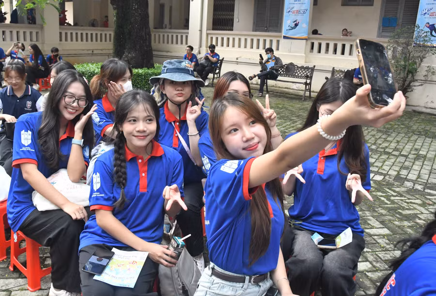 Háo hức mong chờ đến ngày tiếp sức thí sinh đi thi