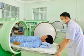 Cảnh báo nguy cơ bệnh giảm áp nguy hiểm khi lặn biển cho ngư dân và người lao động