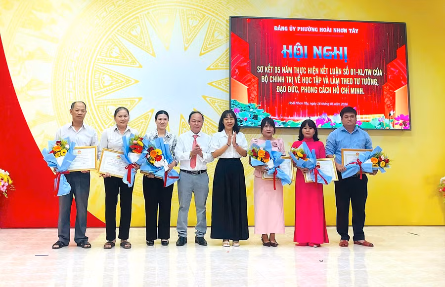 dang-uy-phuong-hoai-nhon-tay-so-ket-5-nam-thuc-hien-ket-luan-so-01-cua-bo-chinh-tri-506.jpg