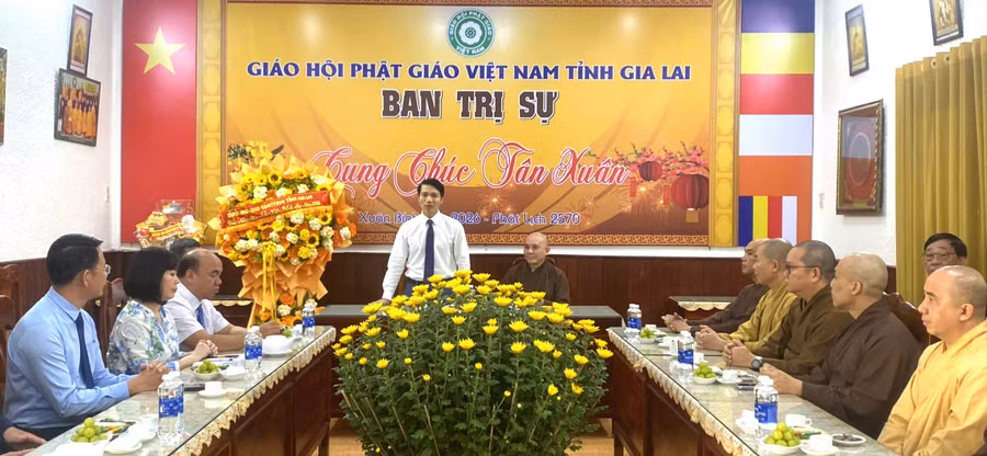 quang-canh-ban-tri-su-2.jpg