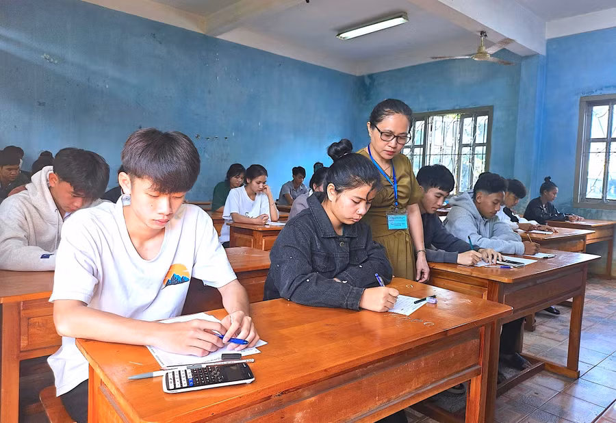 lan-dau-tien-giao-vien-giao-duc-thuong-xuyen-co-ma-so-chuc-danh-nghe-nghiep-rieng.jpg