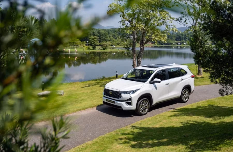 toyota-innova-cross-voi-phong-cach-ngoai-that-manh-me-nhu-suv.png