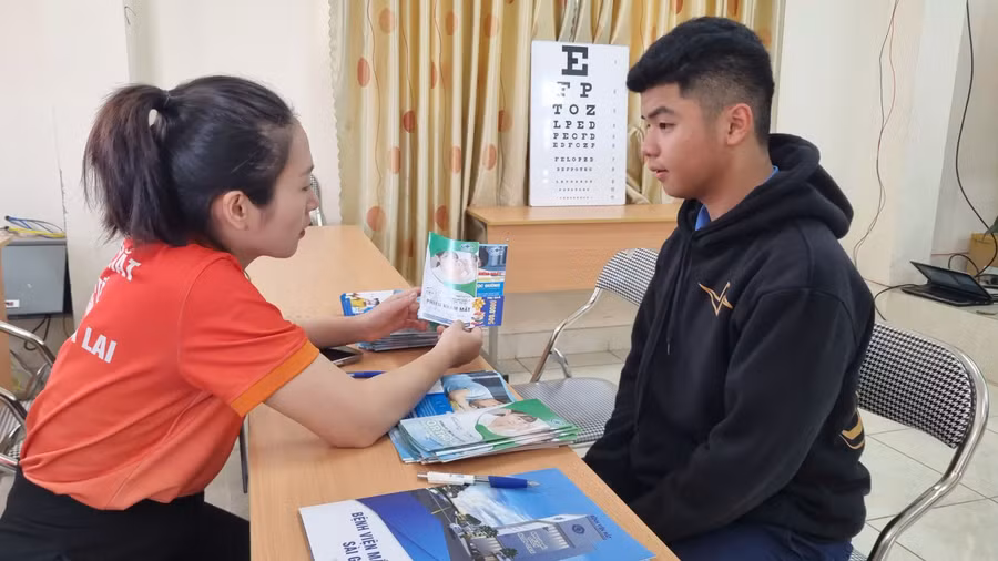 giup-cac-em-hoc-sinh-phat-hien-som-cac-tat-khuc-xa-hoc-duong-nhu-can-thi-vien-thi-loan-thi.jpg