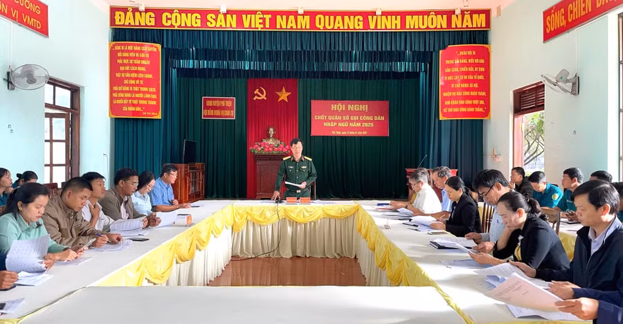 hinh-hoi-nghi-chot-quan-so-2025.jpg
