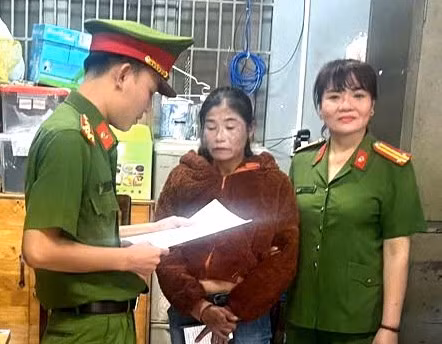 cbcs-phong-canh-sat-thi-hanh-an-va-ho-tro-tu-phap-cong-an-tinh-thuc-hien-lenh-bat-de-thi-hanh-an-doi-voi-tran-thi-gia.jpg