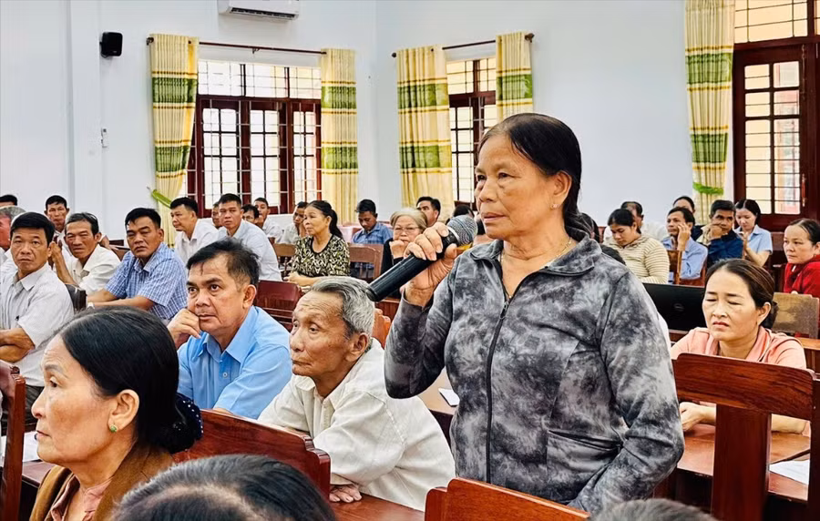anh-cu-tri-xa-van-duc-kien-nghi-tai-buoi-tiep-xuc.jpg