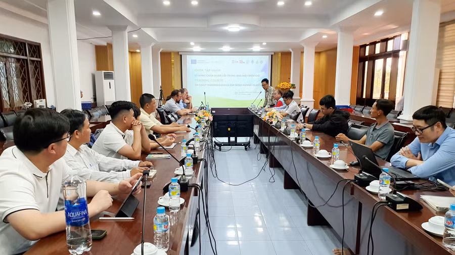 tap-huan-quoc-te-ve-ky-nang-chan-doan-loi-trong-nha-may-dien-gio-1.jpg