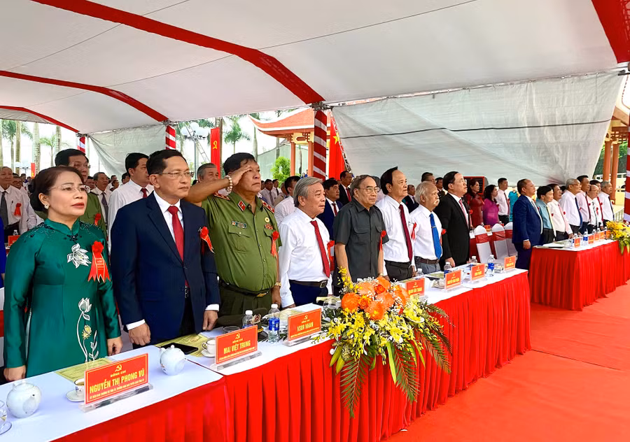 long-trong-ky-niem-90-nam-ngay-thanh-lap-chi-bo-hong-linh.jpg