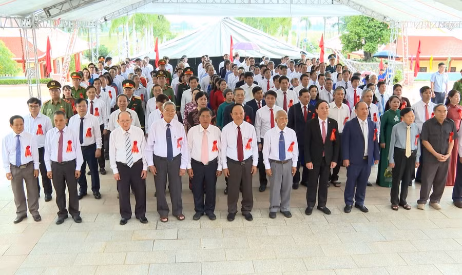 le-ky-niem-90-nam-ngay-thanh-lap-chi-bo-hong-linh.jpg