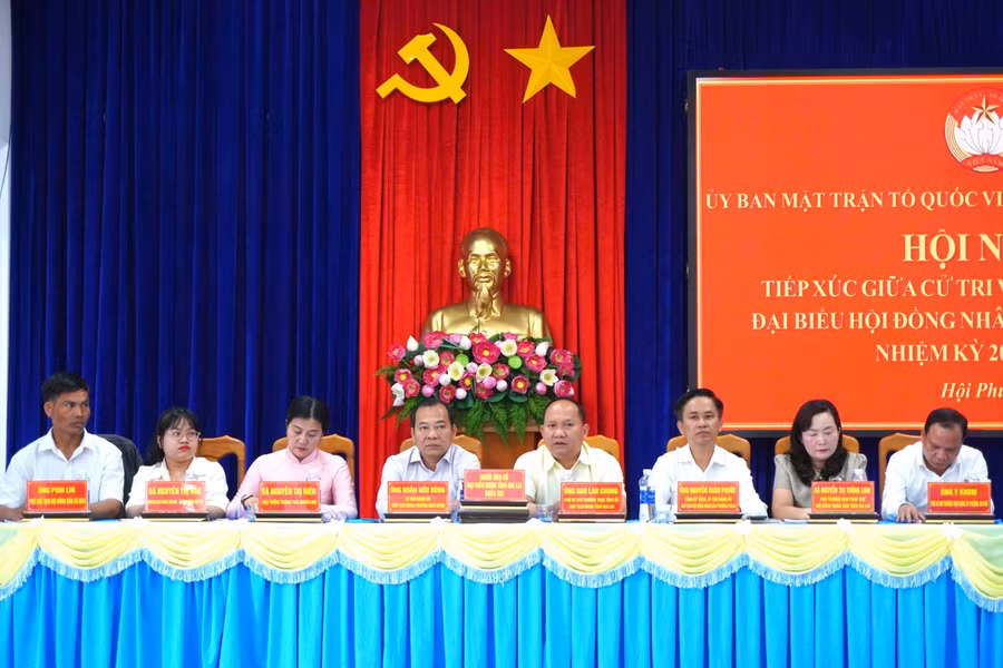 cac-ung-cu-vien-dai-bieu-tiep-xuc-cu-tri-tai-phuong-hoi-phu.jpg