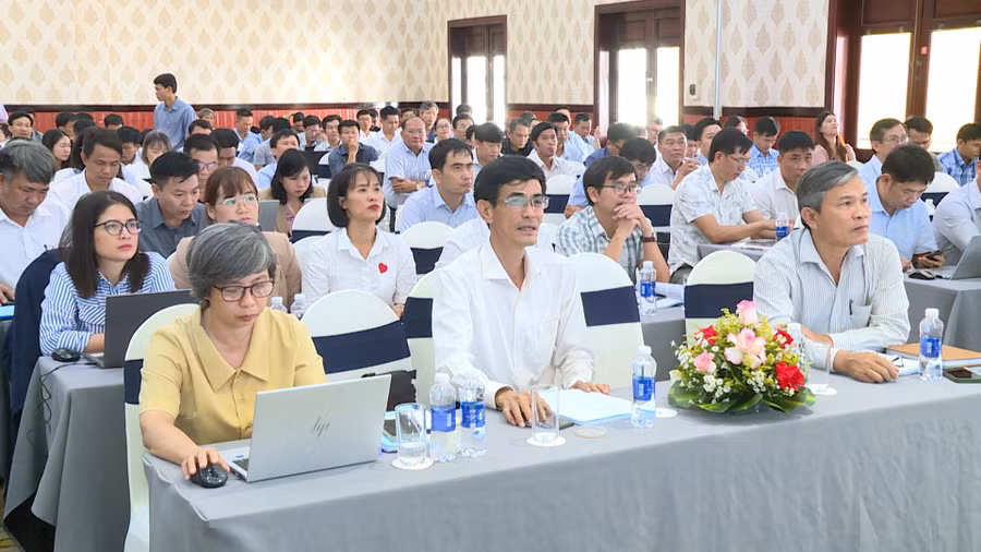 cac-dai-bieu-tham-du-hoi-nghi.jpg