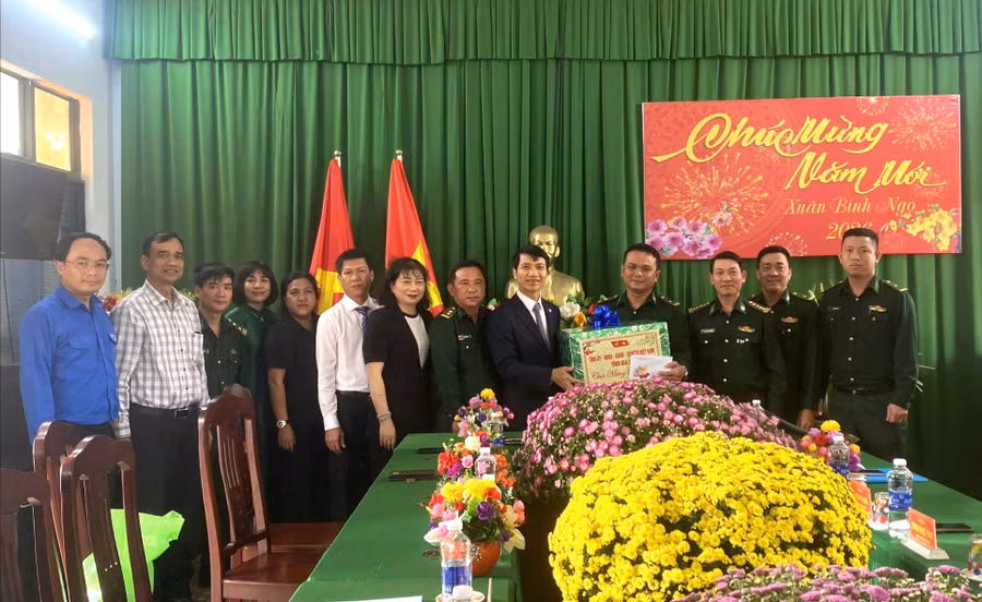 tang-quan-bien-phong.jpg