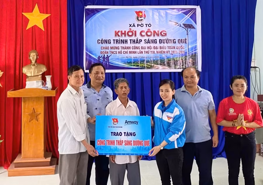 khoi-cong-cong-trinh-thap-sang-duong-que-tai-xa-po-to.jpg