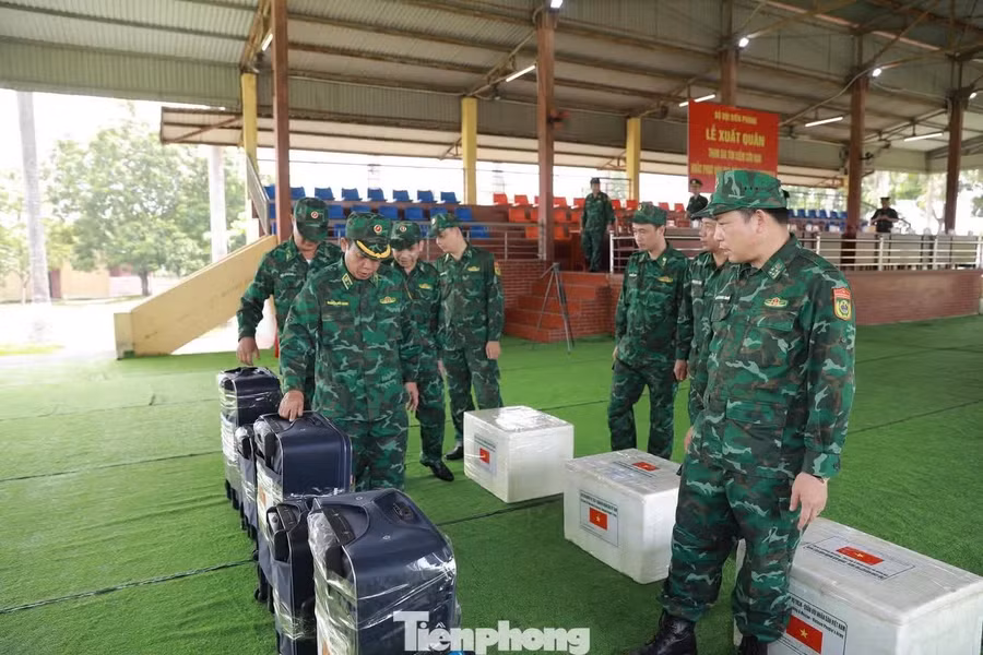 bo-doi-bien-phong-viet-nam-cung-cho-nghiep-vu-sang-venezuela-ho-tro-cuu-nan-sau-dong-dat-2.jpg