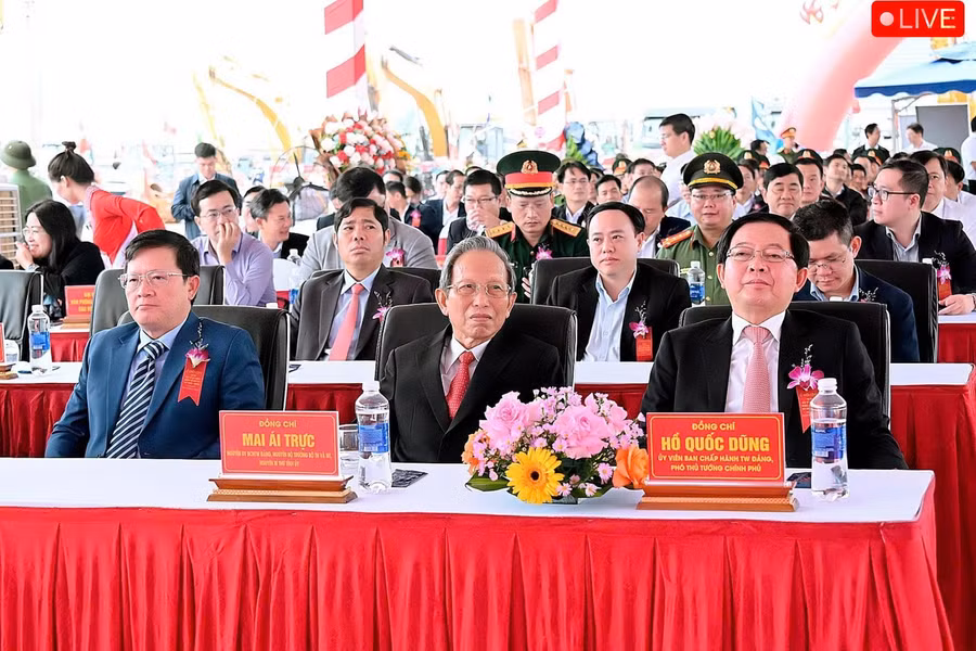 pho-thu-tuong-chinh-phu-ho-quoc-dung-phai-cung-lanh-dao-cac-bo-nganh-trung-uong-du-buoi-le-khoi-cong-8374.jpg