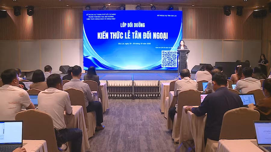 boi-duong-kien-thuc-nghiep-vu-thuc-hanh-le-tan-doi-ngoai.jpg