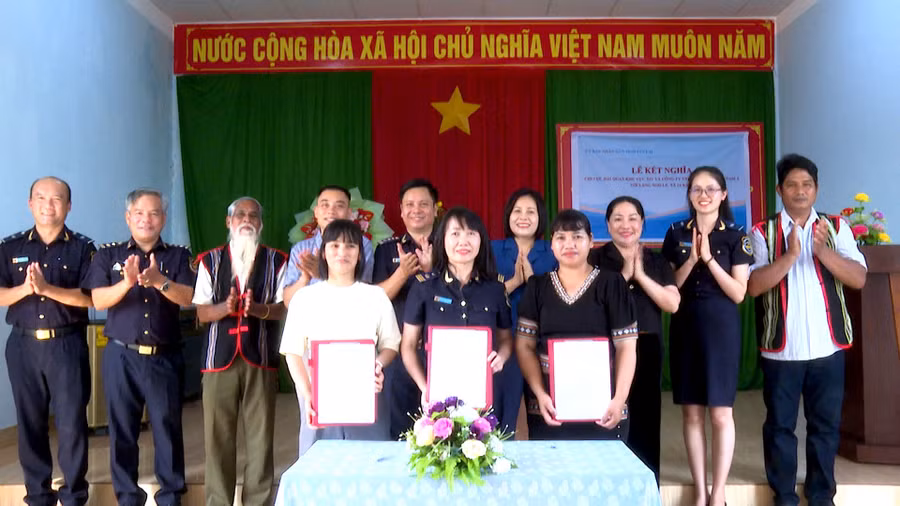 chi-cuc-hai-quan-khu-vuc-xiv-va-cong-ty-tnhh-dich-vu-xnk-dong-nam-a-va-lang-ngo-le-ky-ket-chuong-trinh-ket-nghia.jpg