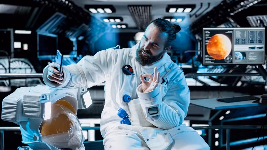 nasa-cho-phep-phi-hanh-gia-mang-smartphone-len-vu-tru.jpg
