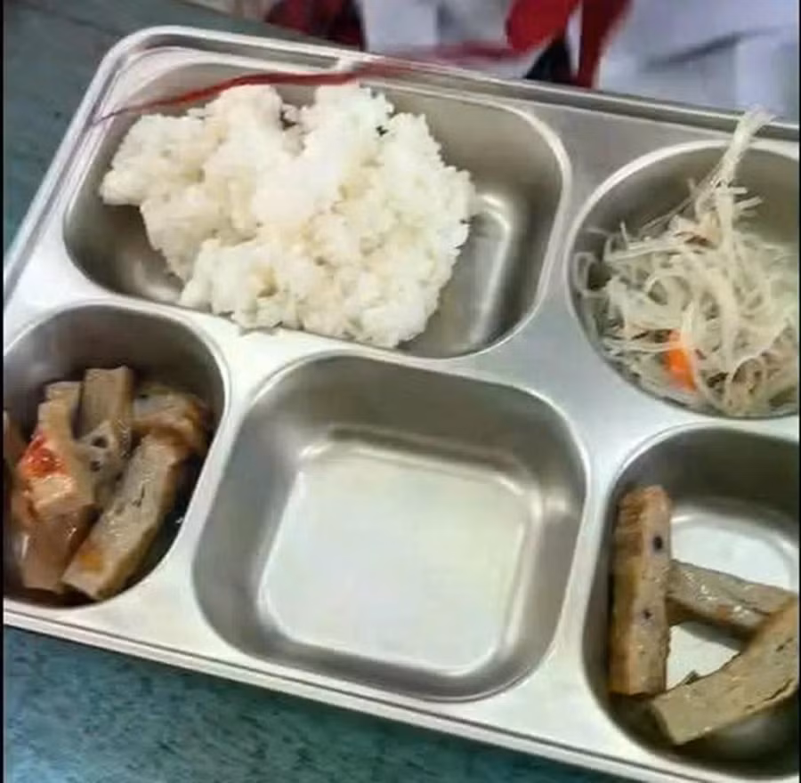 bua-an-ban-tru-sap-duoc-quan-ly-theo-cach-moi-phu-huynh-duoc-giam-sat-nhung-gi.jpg