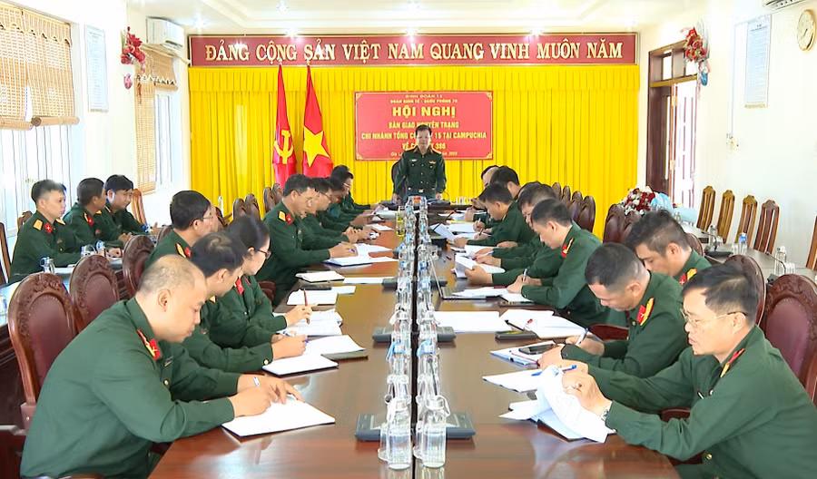 binh-doan-15-ban-giao-chi-nhanh-tong-cong-ty-15-tai-campuchia-ve-cong-ty-386.jpg