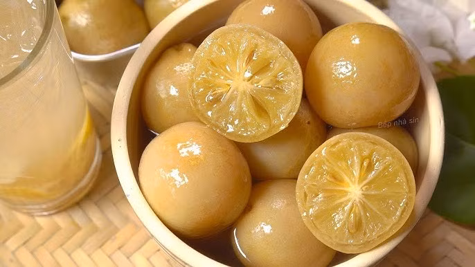 nuoc-chanh-muoi-duoc-nhieu-nguoi-xem-la-thuc-uong-vang-cho-suc-khoe.jpg