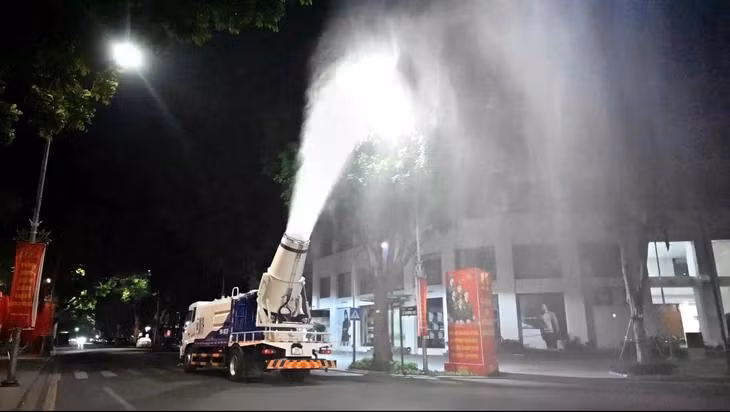doi-pho-bui-min-pm25-ha-noi-ky-vong-gi-o-xe-phun-suong.jpg