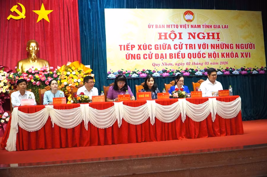 a1-cac-ung-cu-vien-tiep-xuc-cu-tri.jpg