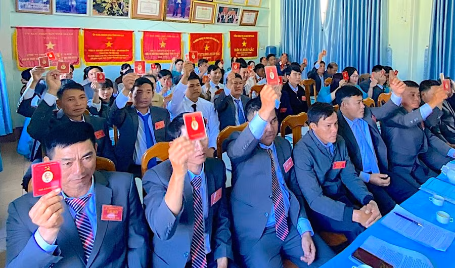 dang-vien-dang-bo-cong-ty-ca-phe-ia-grai-bieu-quyet-thong-qua-cac-chi-tieu-nq-nhiem-ky-2025-2030.jpg