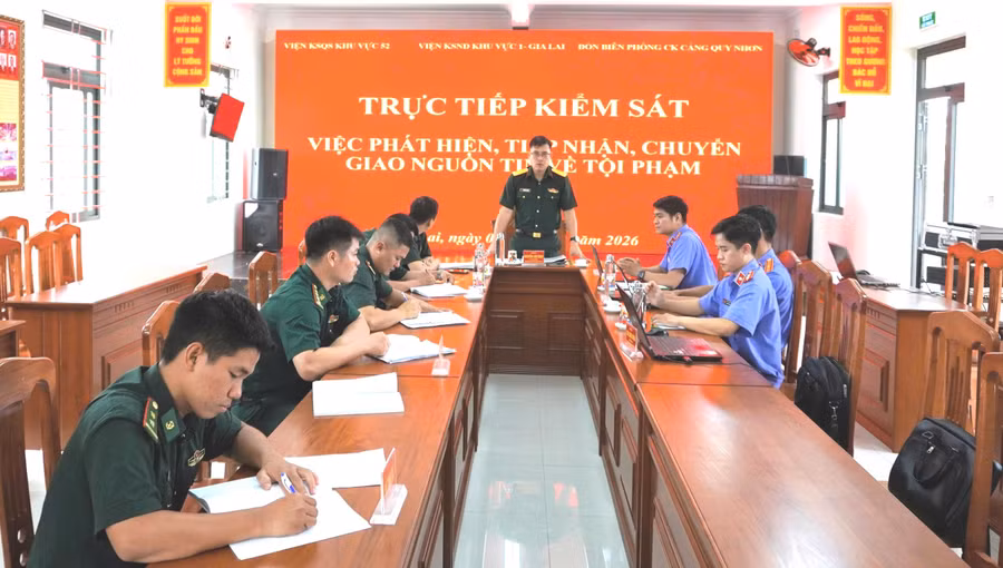 kiem-sat-viec-phat-hien-tiep-nhap-chuyen-giao-nguon-tin-ve-toi-pham-tai-cac-don-bien-phong-tren-tuyen-bien.jpg