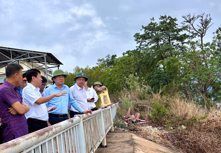chu-tich-ubnd-tinh-kiem-tra-du-an-ho-chua-nuoc-ia-mor-anh-ha-duy.jpg