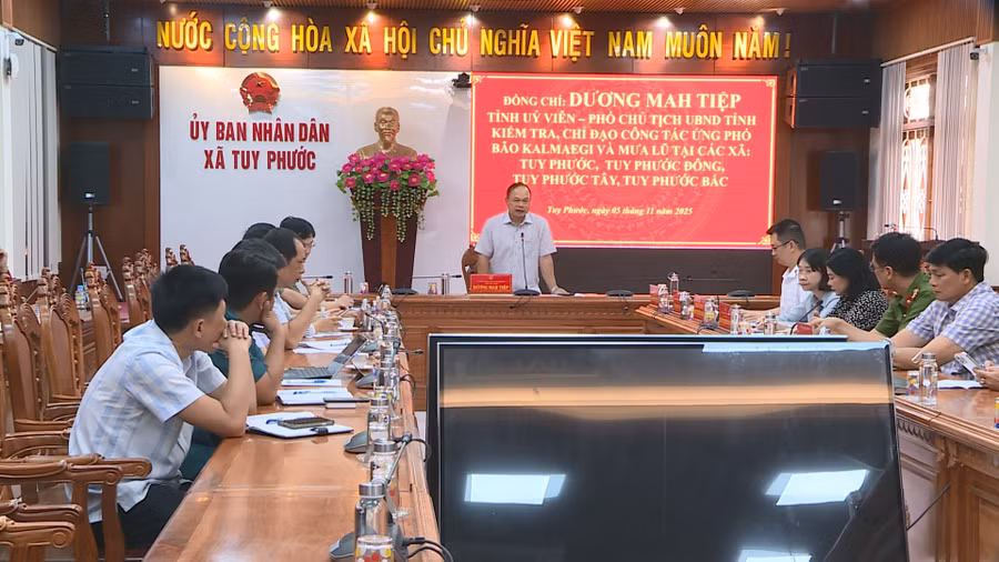 quang-canh-buoi-lam-viec.jpg