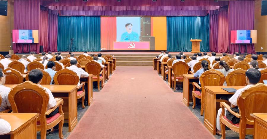 dong-chi-nguyen-duy-ngoc-uy-vien-bo-chinh-tri-bi-thu-trung-uong-dang-truong-ban-to-chuc-trung-uong-phat-bieu-chi-dao-hoi-nghi-1332.jpg