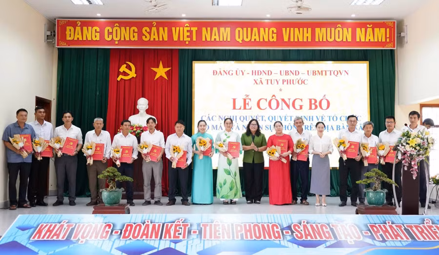 ban-chap-hanh-dang-bo-xa-tuy-phuoc-to-chuc-hoi-nghi-lan-thu-6-mo-rong-1389.jpg