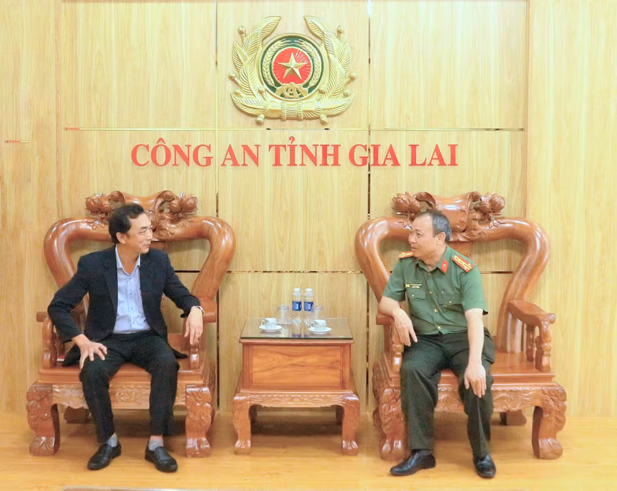 bao-va-phat-thanh-truyen-hinh-gia-lai-tham-chuc-mung-cong-an-tinh-1-6779.jpg