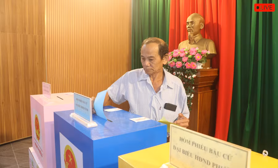 cu-tri-tien-hanh-bo-phieu-quang-tan-9280.jpg