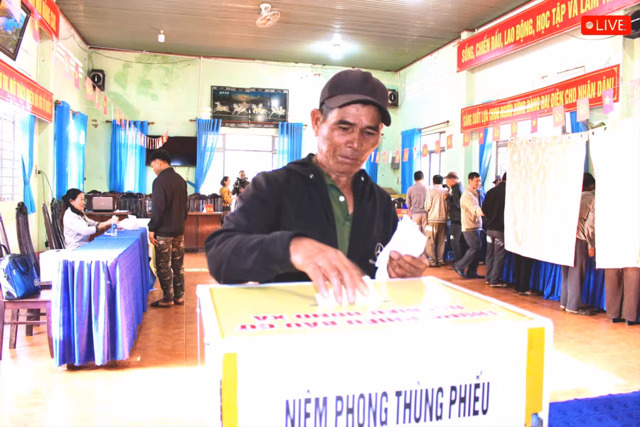 cu-tri-lang-to-drah-bo-phieu-bau-dai-bieu-quoc-hoi-khoa-xvi-va-dai-bieu-hdnd-cac-cap-nhiem-ky-2026-2031-tai-khu-vuc-bo-phieu-so-12.jpg