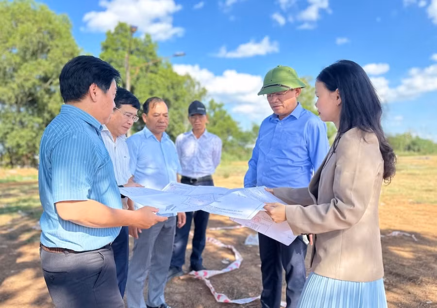 chu-tich-ubnd-tinh-pham-anh-tuan-kiem-tra-du-an-trung-tam-thuong-mai-so-27-nguyen-van-cu-phuong-dien-hong-anh-ha-duy.jpg