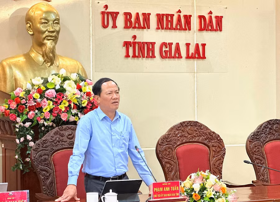 chu-tich-ubnd-tinh-gia-lai-lam-viec-voi-doanh-nghiep-co-hoat-dong-giao-thuong-tai-campuchia.jpg
