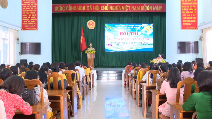quang-canh-le-khai-mac-hoi-thi-1.jpg