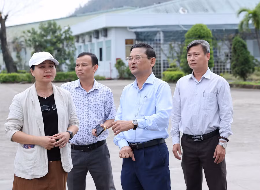 pho-chu-tich-ubnd-tinh-nguyen-tu-cong-hoang-kiem-tra-tinh-hinh-tai-khu-cong-nghiep-phu-tai-long-my.jpg