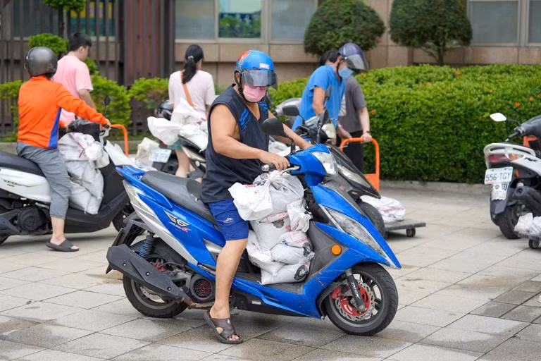 dai-loan-chong-sieu-bao-2332.jpg