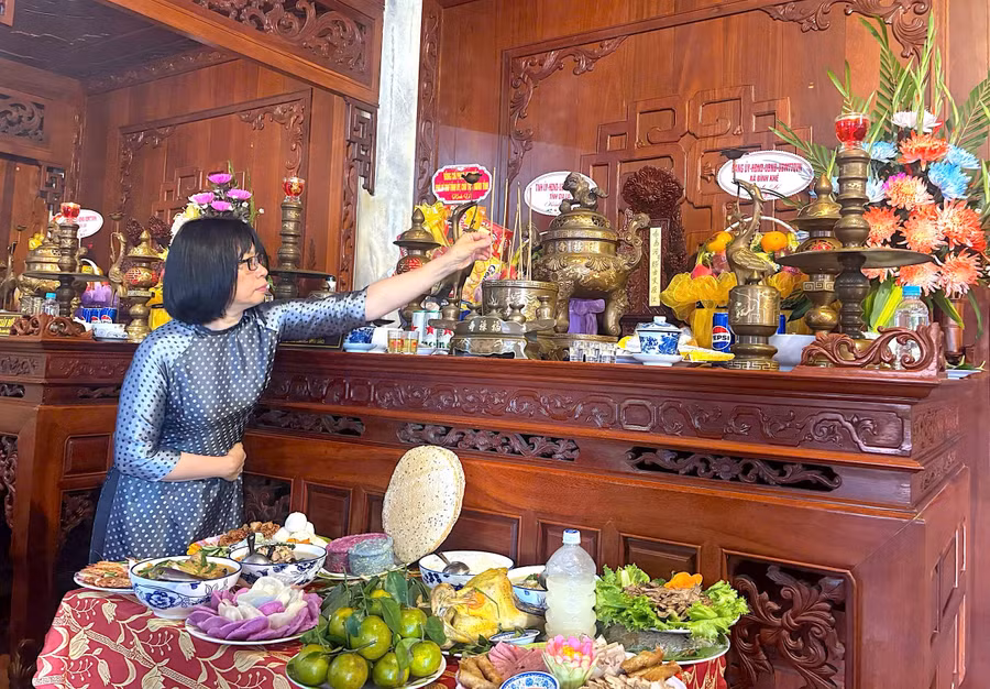 pho-chu-tich-ubnd-tinh-nguyen-thi-thanh-lich-dang-huong-tai-le-gio.jpg