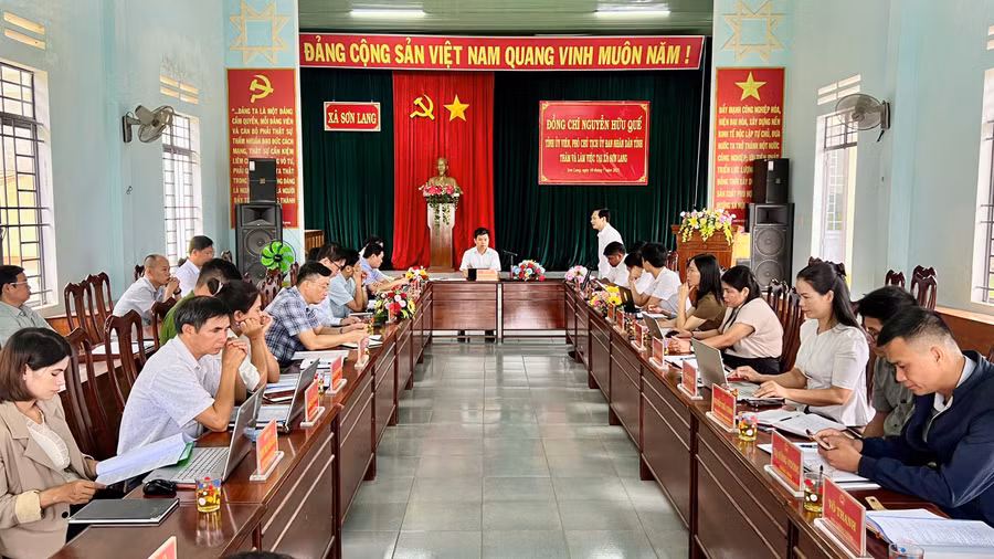 quang-canh-buoi-lam-viec.jpg