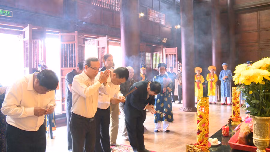 cac-dong-chi-lanh-dao-dang-huong-tai-le-hiep-ky-tay-son-tam-kiet.jpg