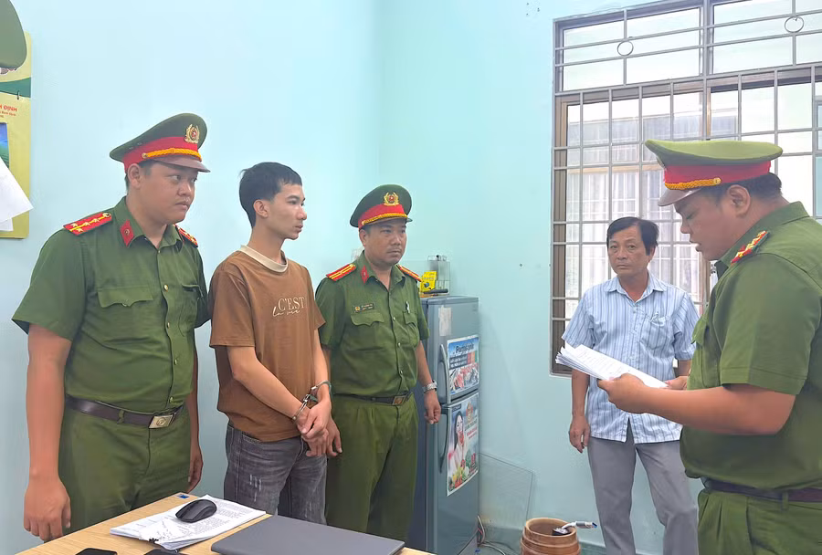 co-quan-csdt-thuc-hien-lenh-bat-tam-giam-vo-hoang-kha-anh-dvcc.jpg