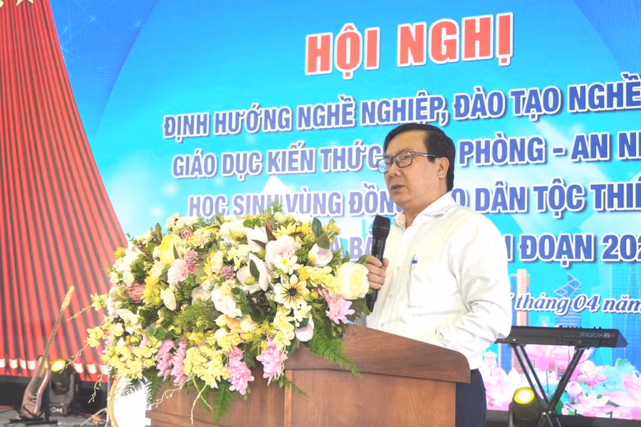 giam-doc-so-giao-duc-va-dao-tao-phat-bieu-khai-mac-hoi-nghi.jpg
